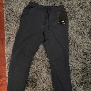 Brand new lululemon joggers shorter length size small
